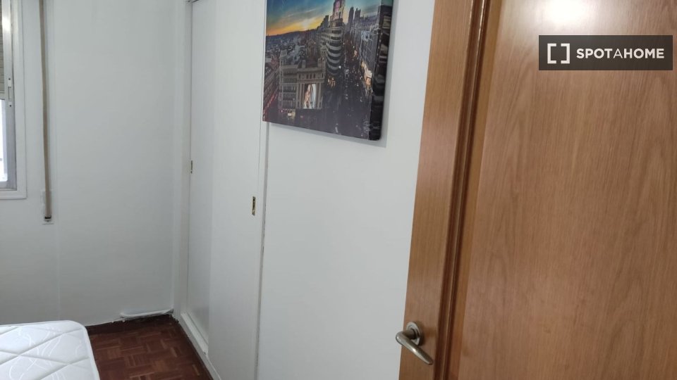 Double room Madrid, 3 beds — photo 35