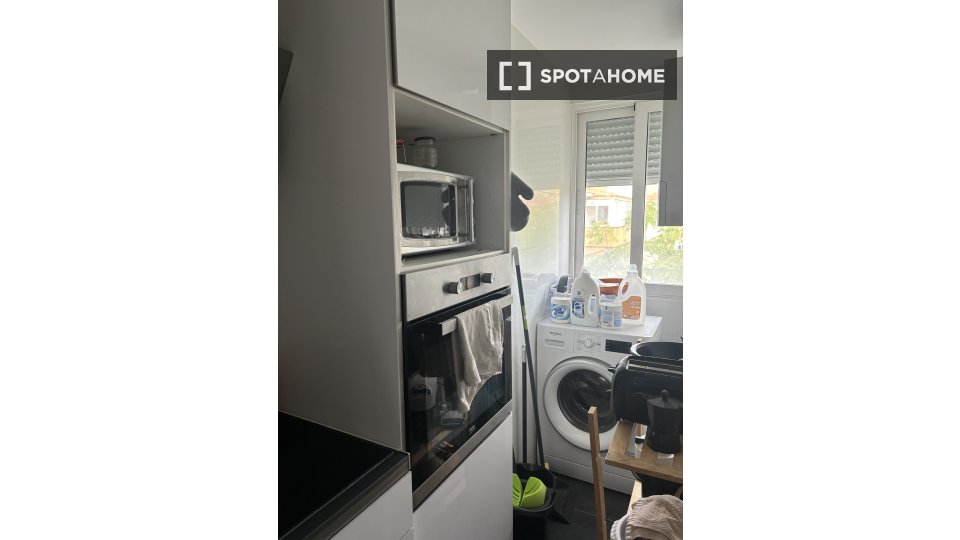 Double room Madrid, 2 beds, 75m² — photo 8