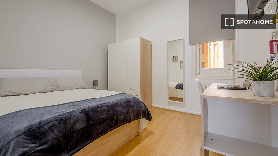 Double room Madrid, 8 beds, 200m² — photo 23