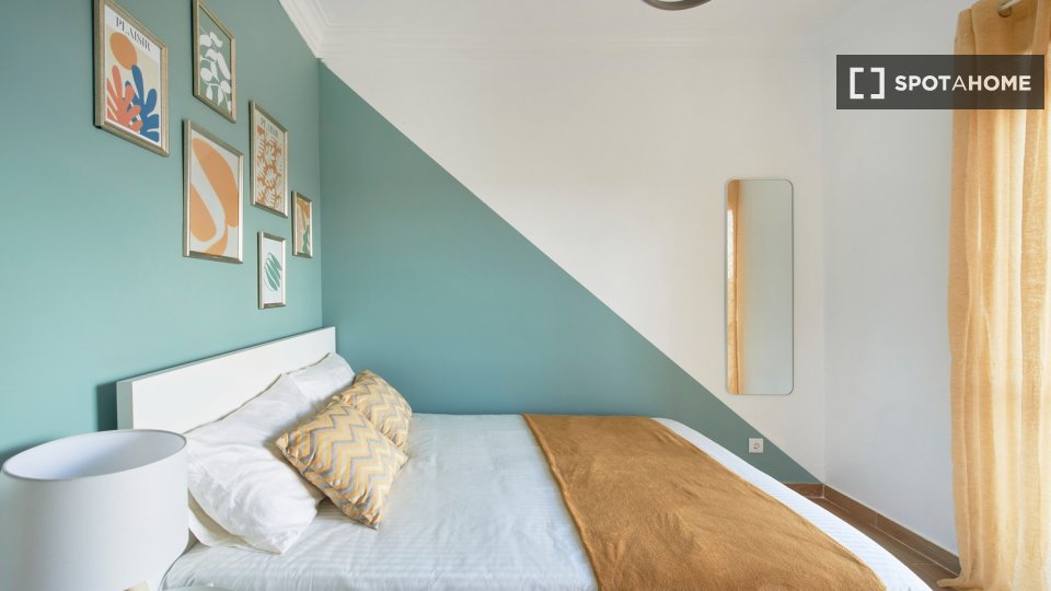 Double room Lisbon, 4 beds — photo 52