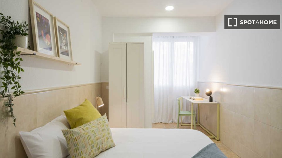 Se alquila habitación en piso compartido en Valdeacederas, Madrid