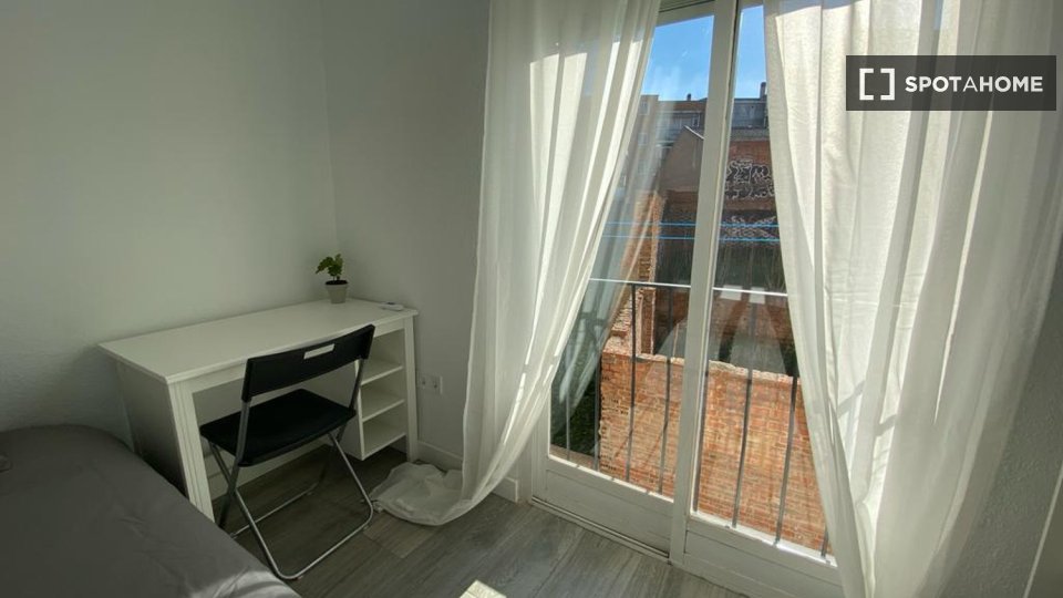 Double room Madrid, 4 beds — photo 16