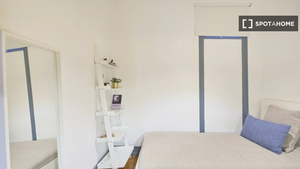 Double room Lisbon, 4 beds — photo 11