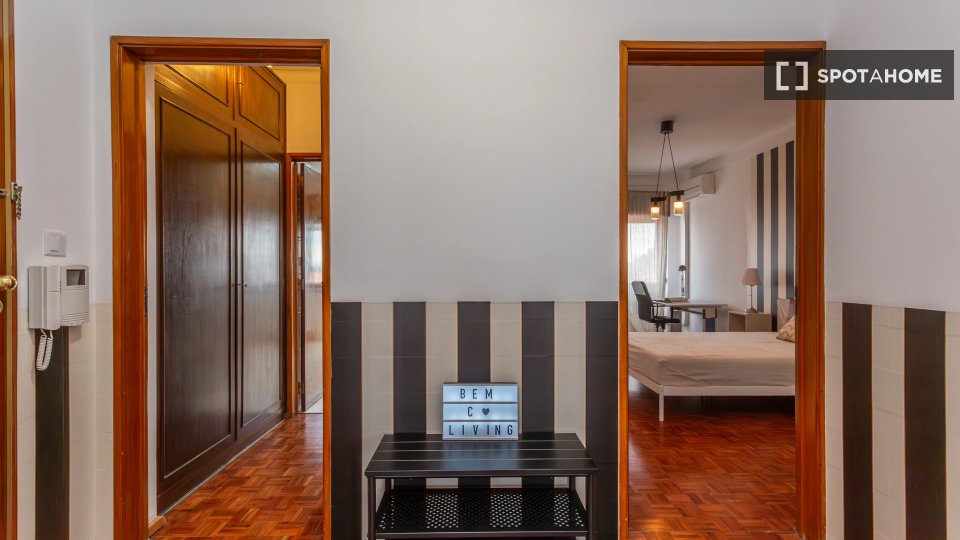 Double room Lisbon, 4 beds — photo 16