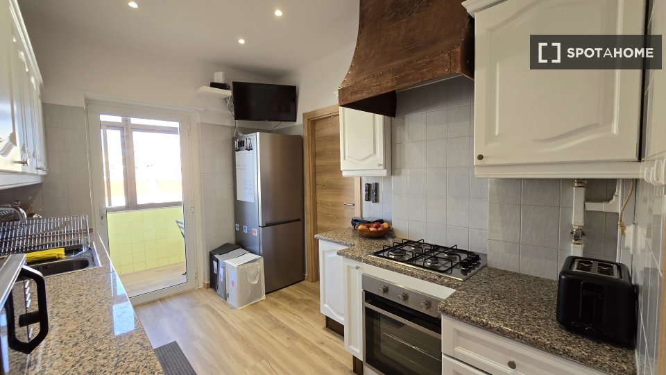 Double room Lisbon, 5 beds, 130m² — photo 10