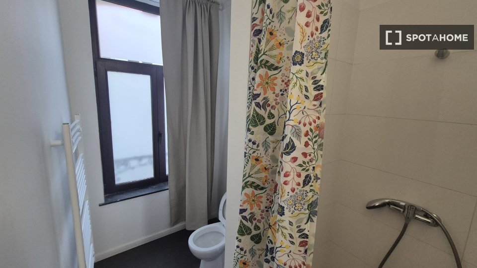 Double room Brussels, 2 beds, 220m² — photo 3