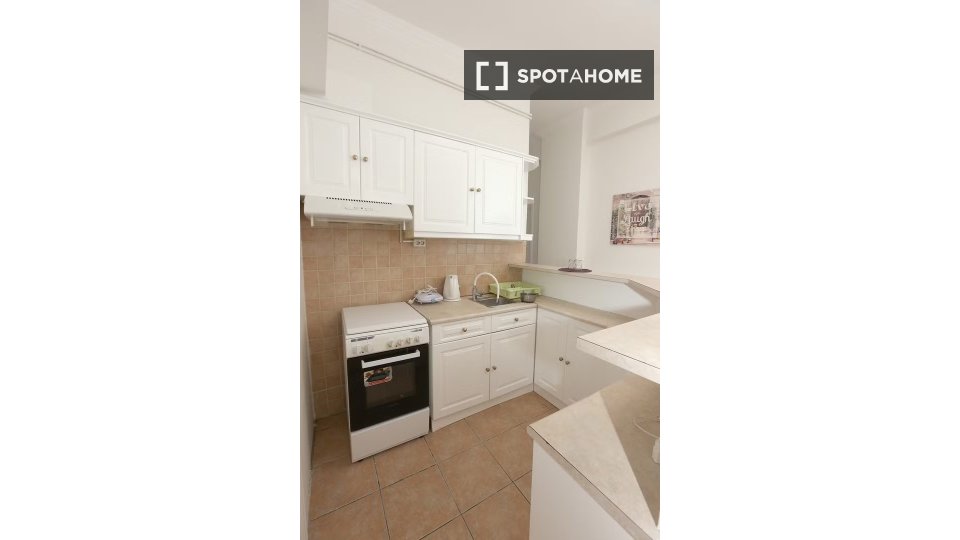 Double room Athens, 4 beds — photo 14