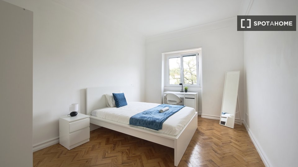 Double room Lisbon, 9 beds — photo 40