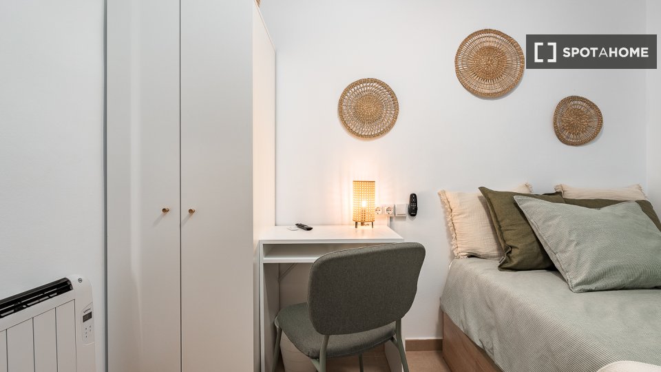 Double room Barcelona, 3 beds, 62m² — photo 35