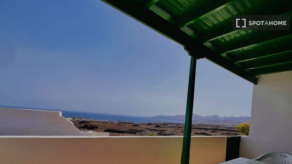 Apartamento de 2 dormitorios en alquiler en Tías, Las Palmas