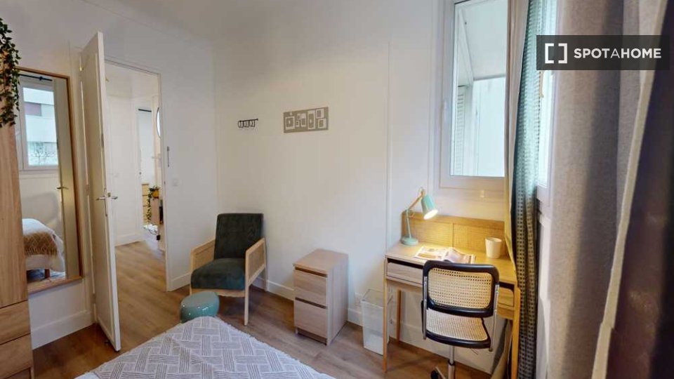Double room Paris, 5 beds, 110m² — photo 1