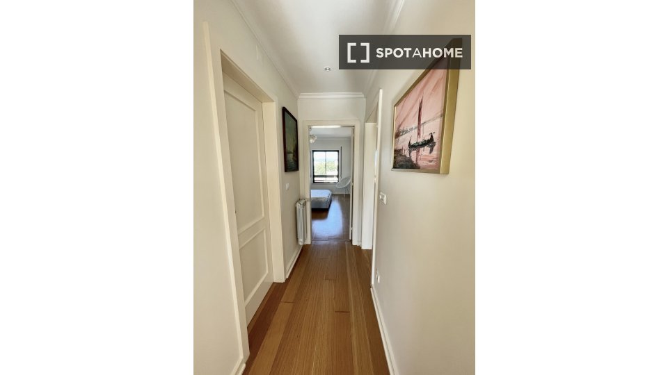 Apartment Lisbon, 2 beds, 90m² — photo 5