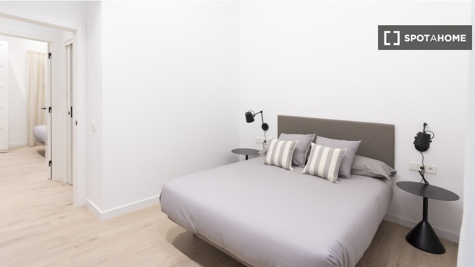 Double room Barcelona, 3 beds, 68m² — photo 14