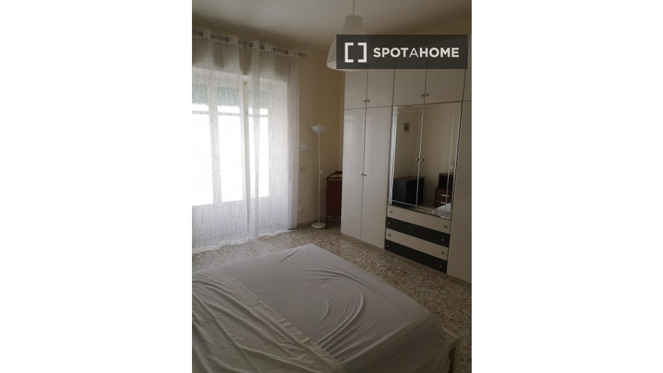 Double room Naples, 3 beds — photo 9