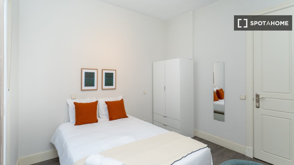 Double room Madrid, 5 beds — photo 7