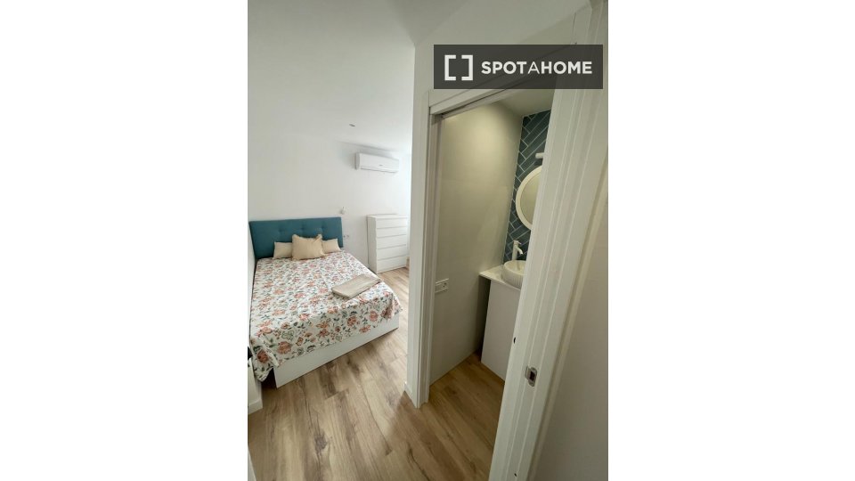 Double room Madrid, 4 beds, 100m² — photo 7