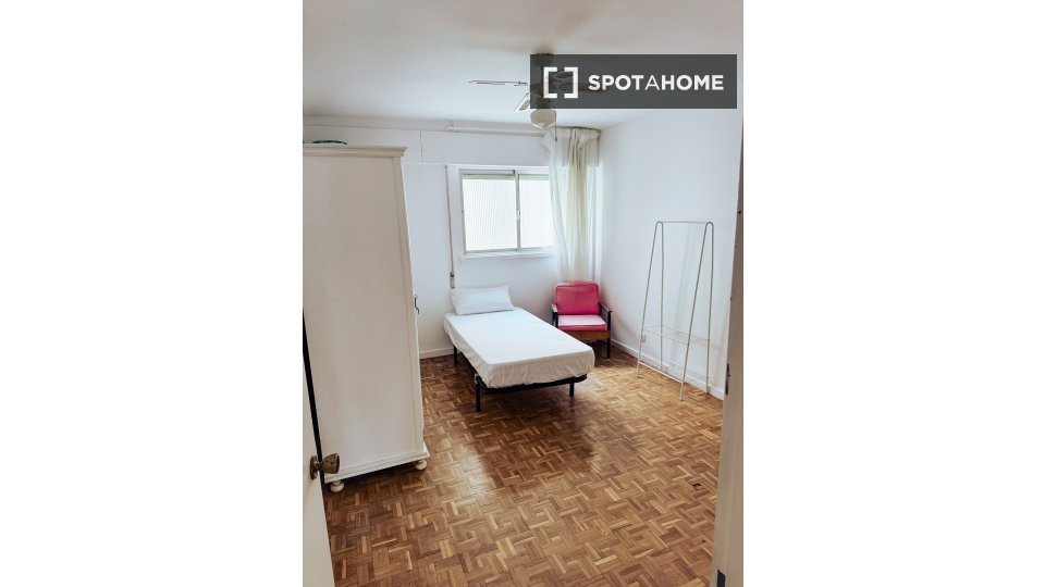 Double room Madrid, 3 beds, 120m² — photo 10