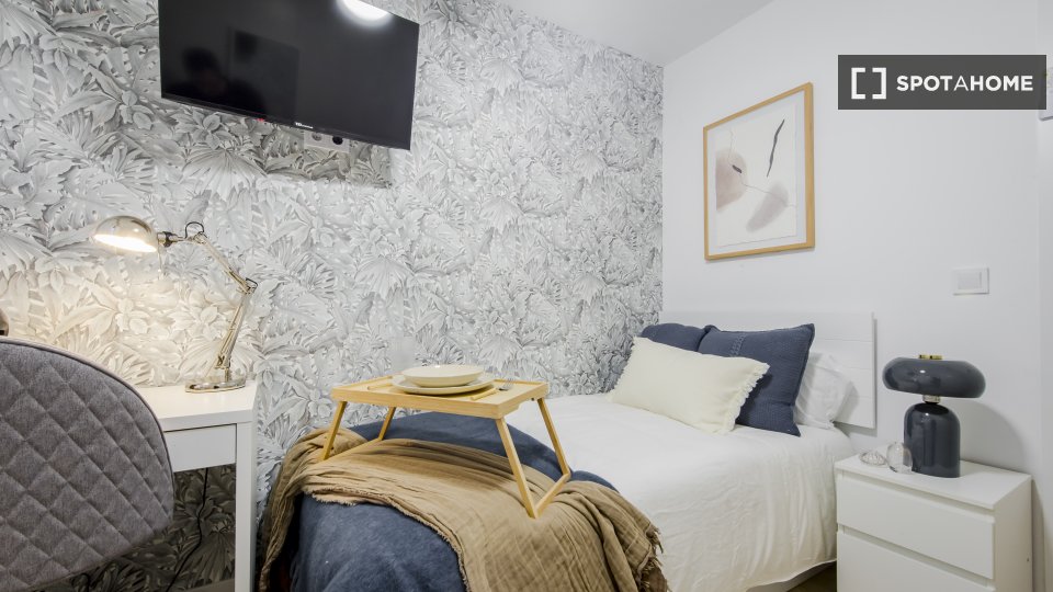 Camera in appartamento condiviso con 8 camere da letto a Trafalgar, Madrid - en Madrid