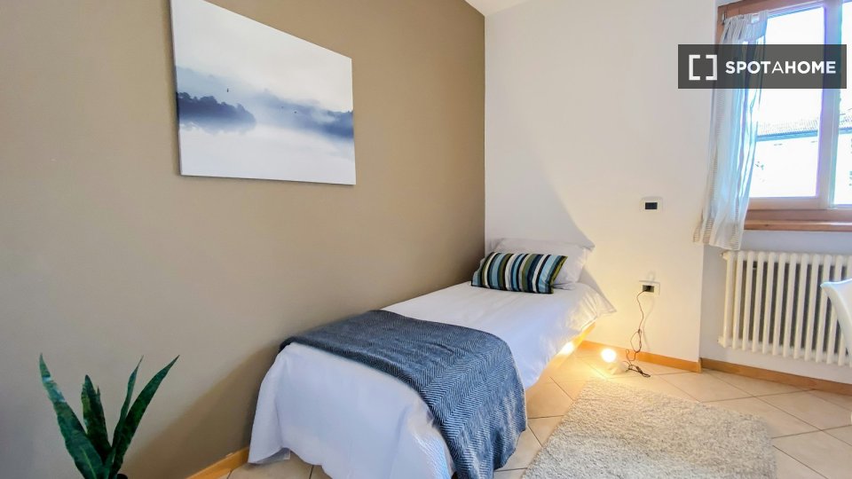 Double room Trento, 3 beds — photo 2