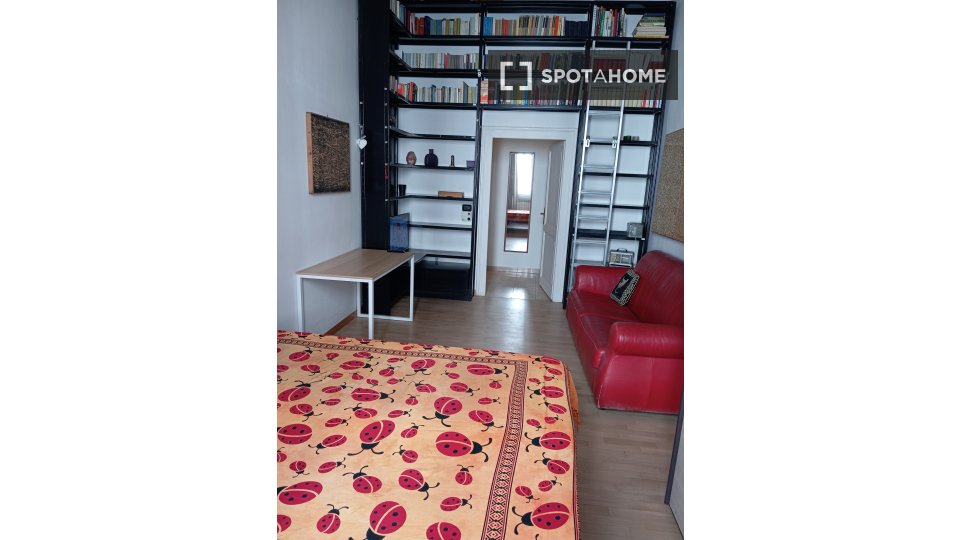Double room Rome, 3 beds, 105m² — photo 9