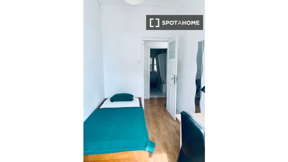 Double room Lisbon, 6 beds — photo 18
