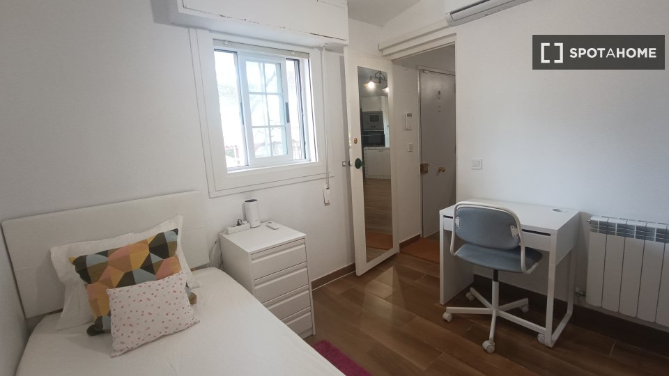 Double room Madrid, 4 beds — photo 15
