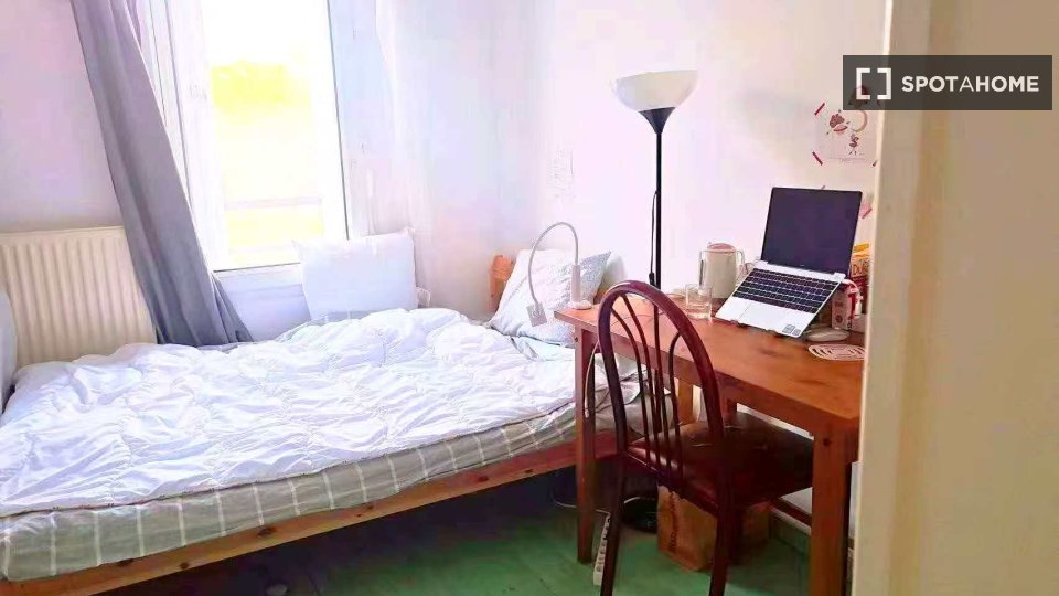 Double room Paris, 3 beds, 14m² — photo 10