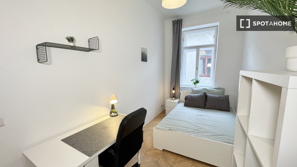 Double room Vienna, 4 beds, 90m² — photo 11