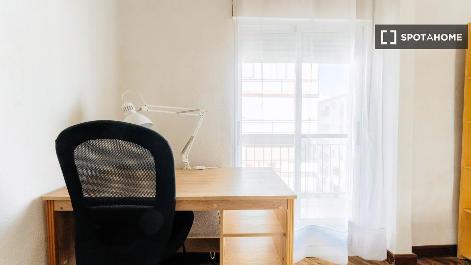 Habitación en piso compartido en alquiler en Rondilla.