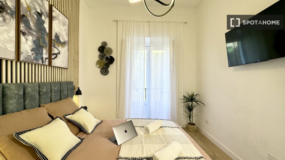 Double room Madrid, 2 beds — photo 13