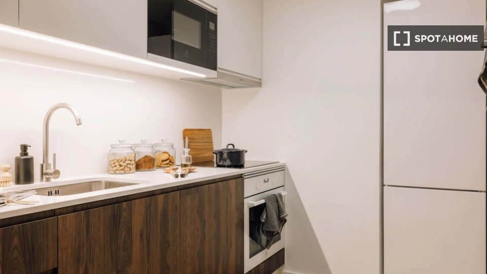 Apartment Lisbon, 2 beds — photo 11