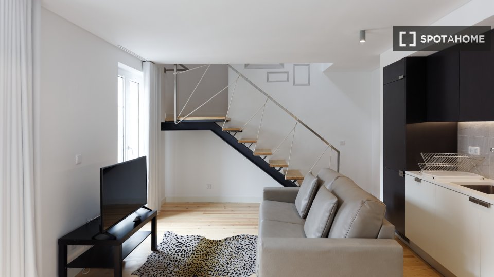 Apartment Lisbon, 2 beds, 80m² — photo 1