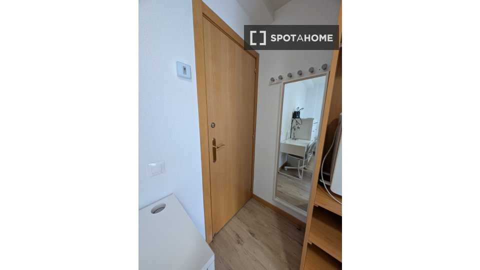 Double room Madrid, 4 beds, 90m² — photo 61