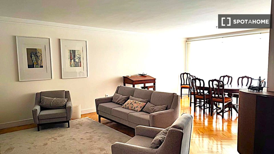 Apartment Porto, 4 beds, 165m² — photo 7