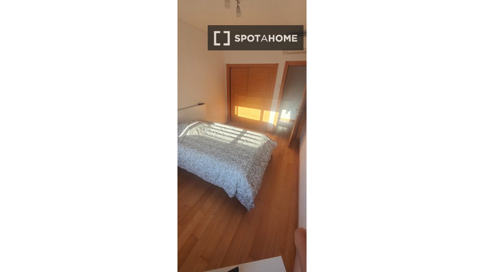 Double room Lisbon, 3 beds, 130m² — photo 9