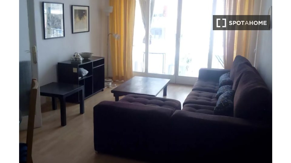 Apartment Barcelona, 3 beds, 65m² — photo 2