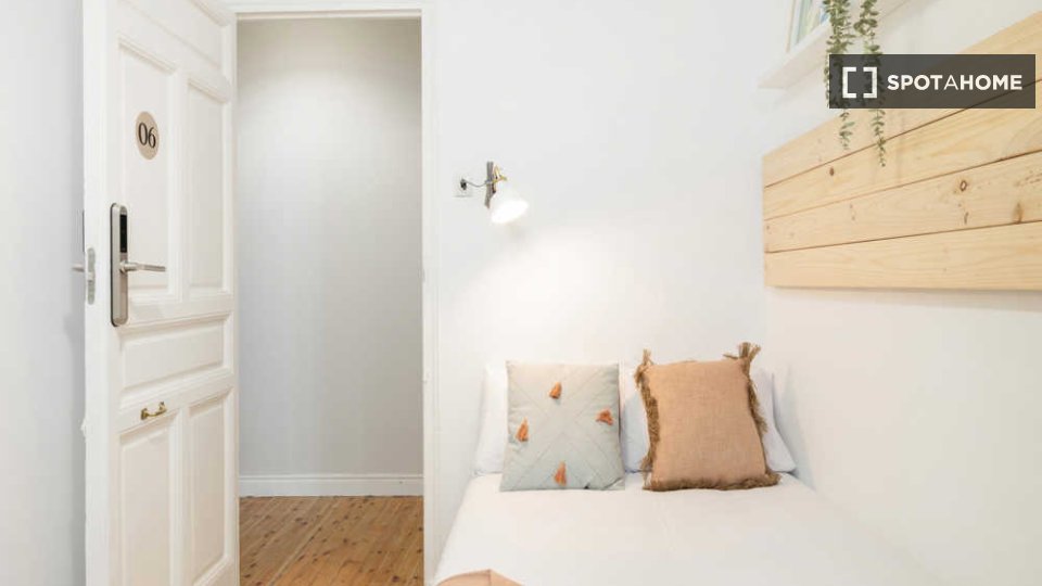 Double room Madrid, 7 beds — photo 28
