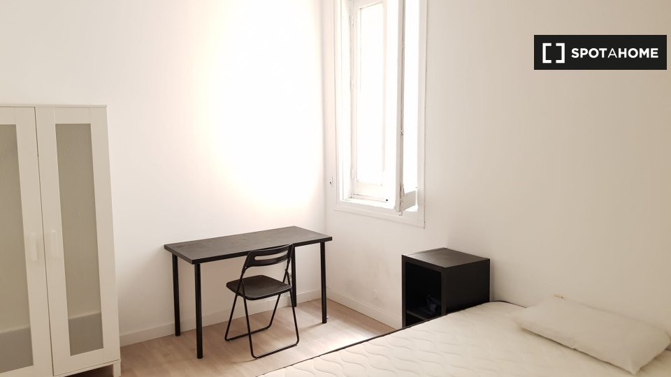 Double room Madrid, 8 beds, 170m² — photo 1