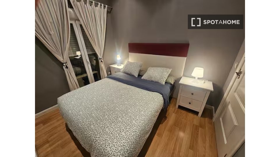 Double room Madrid, 3 beds — photo 10