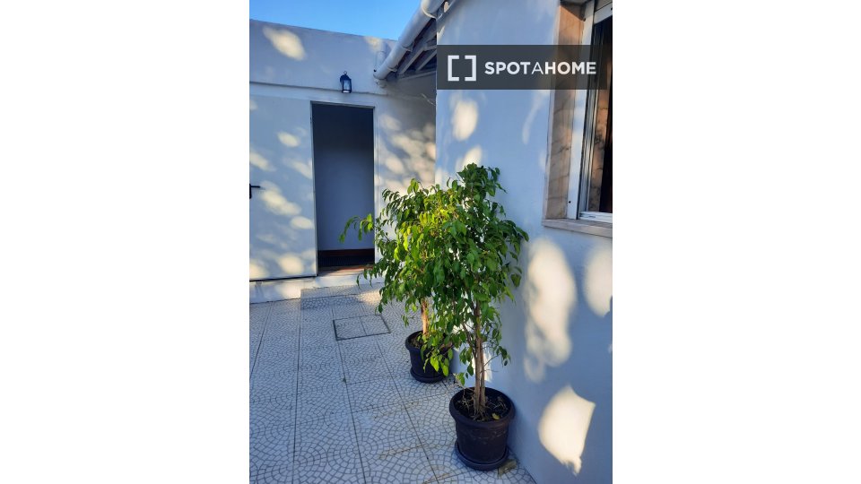 Double room Lisbon, 5 beds — photo 6