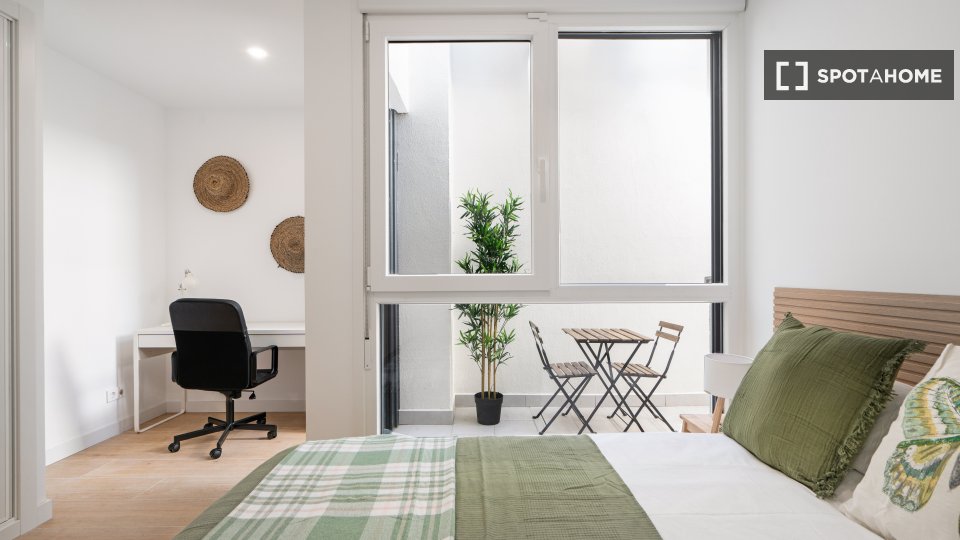 Double room Madrid, 4 beds, 140m² — photo 18