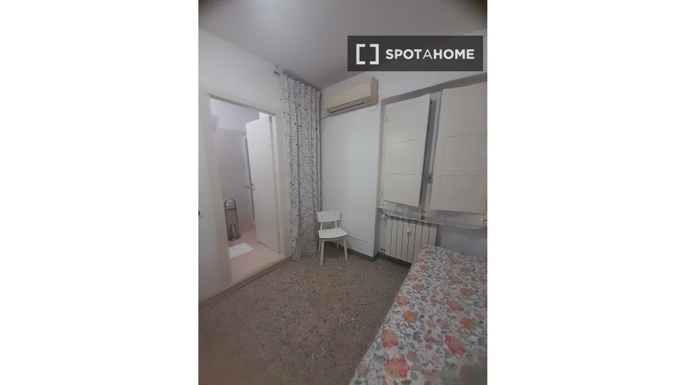 Double room Rome, 3 beds — photo 16