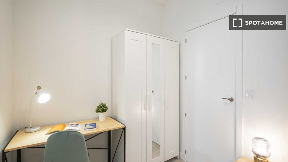 Double room Madrid, 17 beds — photo 71