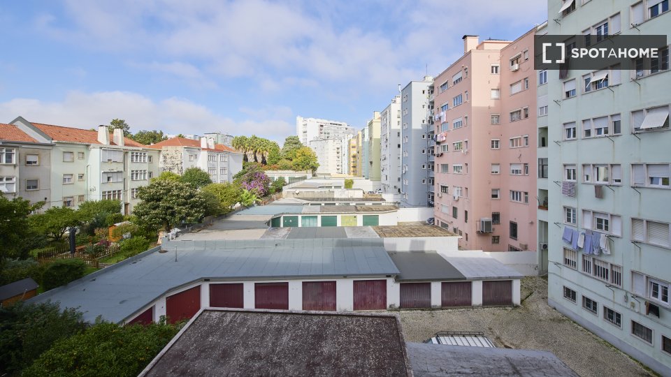 Double room Lisbon, 6 beds — photo 7