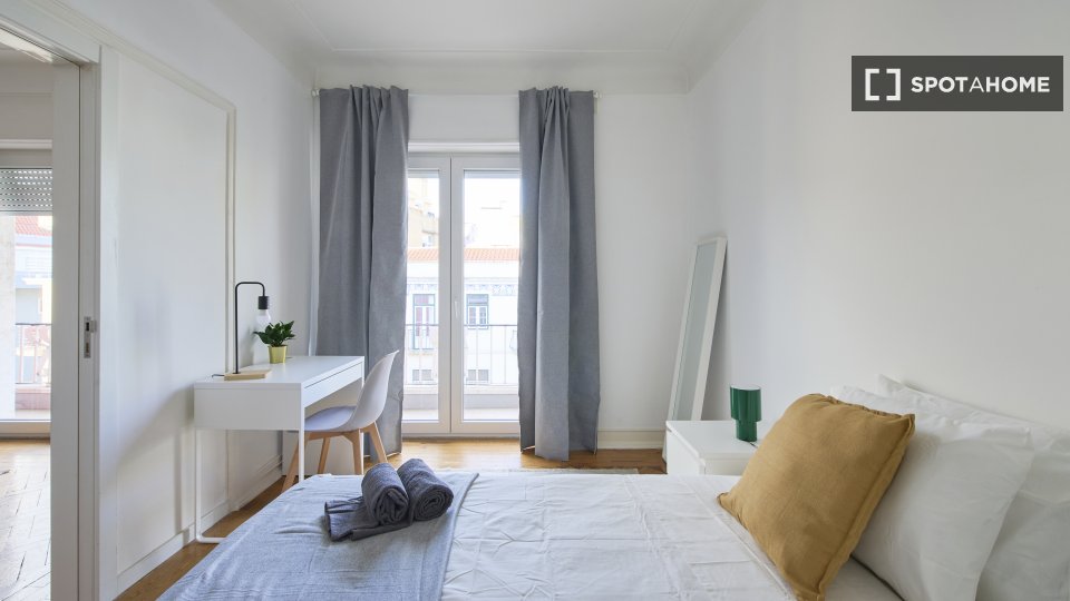 Double room Lisbon, 5 beds — photo 11