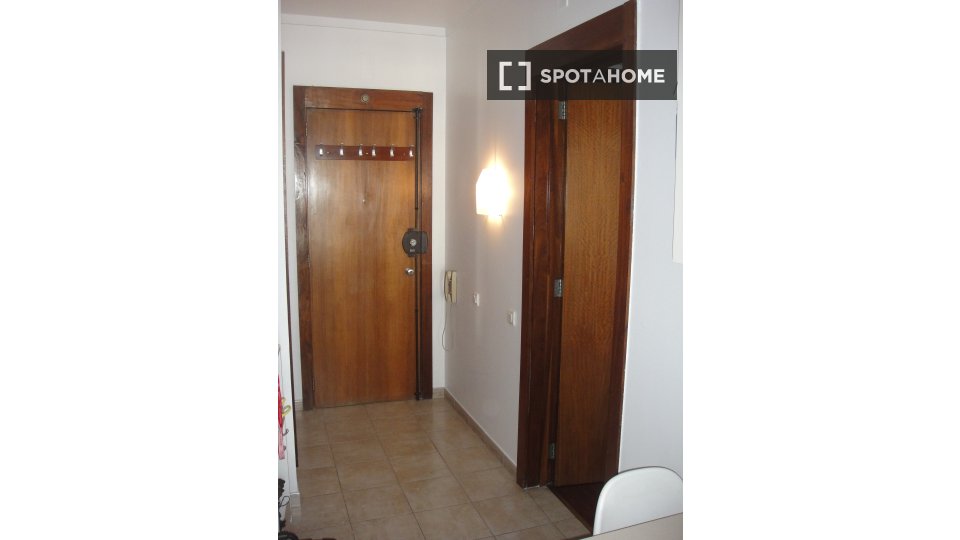 Double room Lisbon, 1 bed, 20m² — photo 8