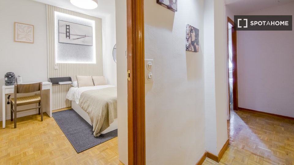 Double room Madrid, 5 beds, 125m² — photo 5