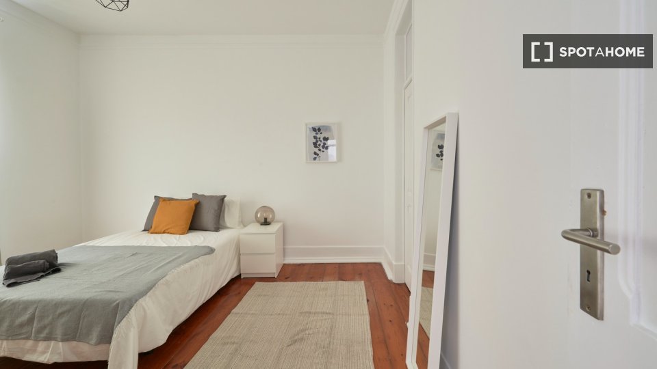 Double room Lisbon, 6 beds — photo 5