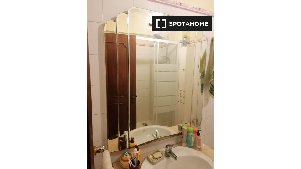 Double room Lisbon, 3 beds, 120m² — photo 11