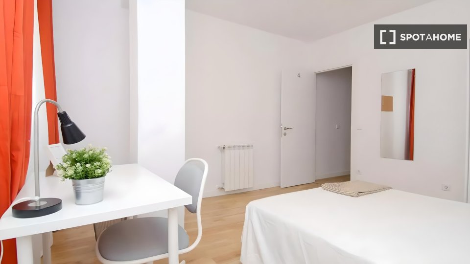 Double room Madrid, 6 beds — photo 46